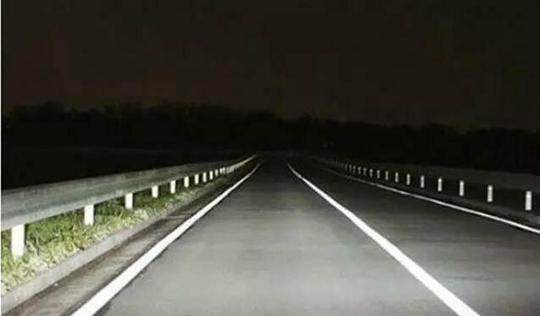 为什么高速公路没有路灯?这理由让你服气 为什么高速公路没有路灯?这理由让你服气