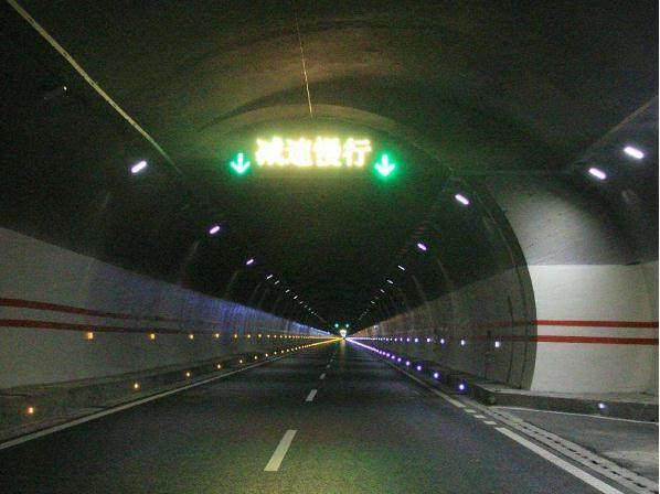 连国道都有路灯,为什么高速公路没有,网友:电网沐鸣供应不过来 连国道都有路灯,为什么高速公路没有,网友:电网沐鸣供应不过来