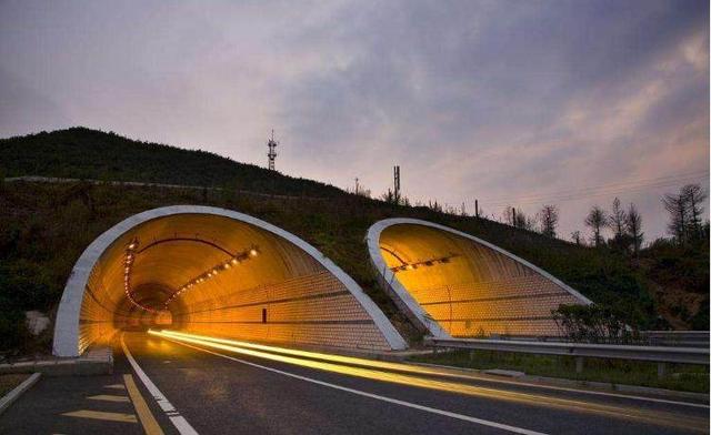 连国道都有路灯,为什么高速公路没有,网友:电网沐鸣供应不过来 连国道都有路灯,为什么高速公路没有,网友:电网沐鸣供应不过来