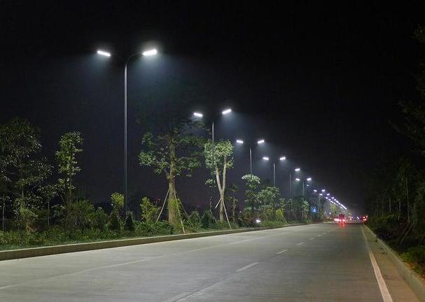 道路照明灯的光源选择 道路照明灯的光源选择